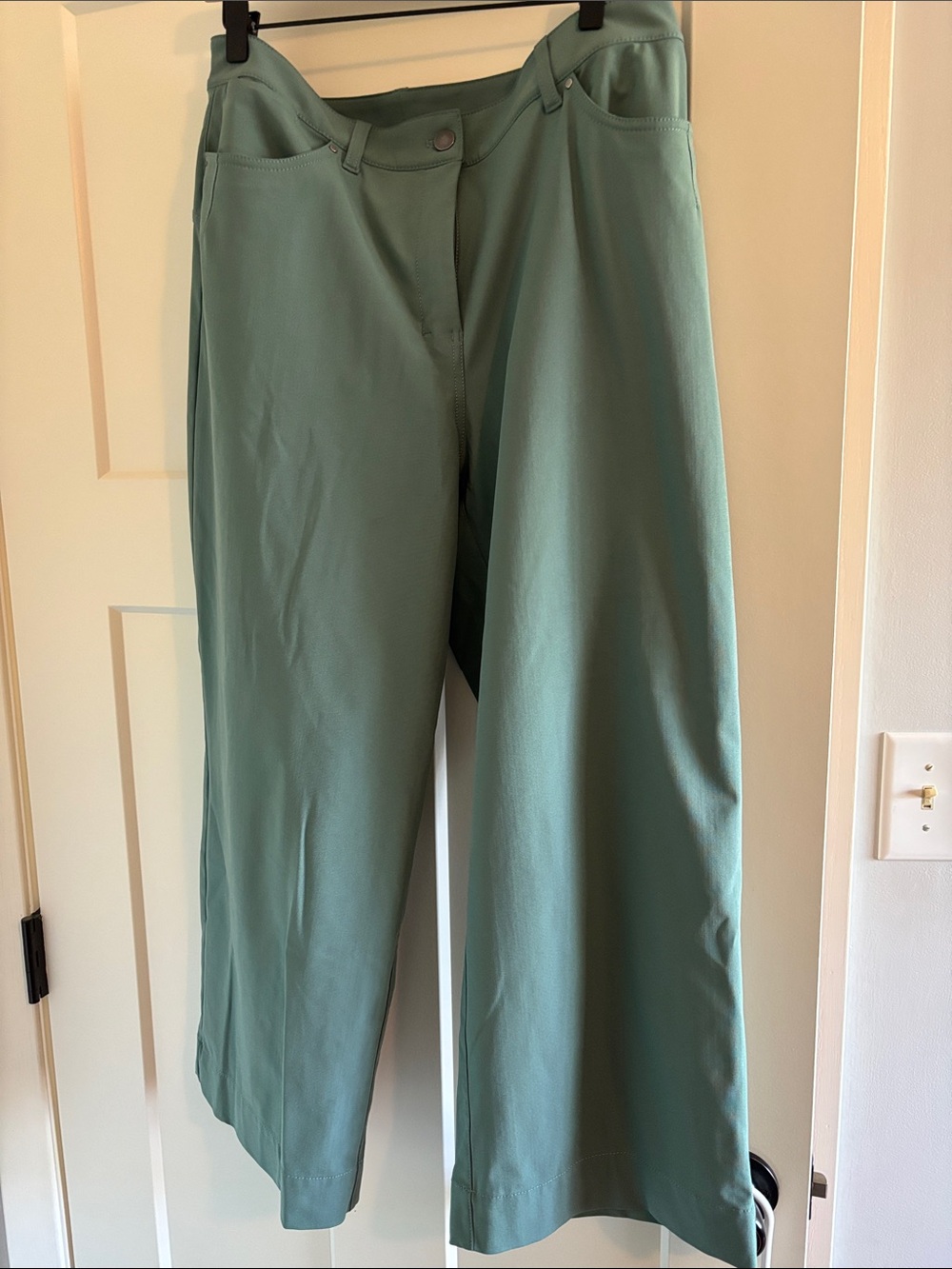 Lululemon City Wide Leg Crop, 31